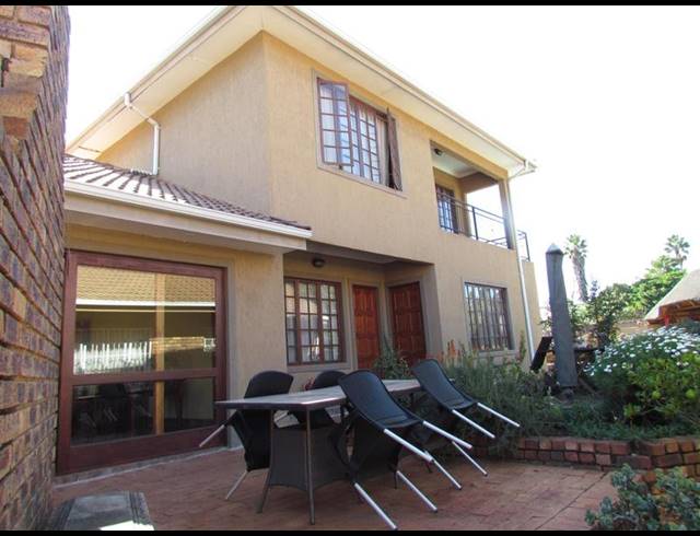 10 BEDROOM HOUSE FOR SALE IN ZWARTKOP